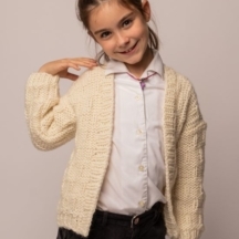 knitting-kit-petite-wool-emei-cardigan-kids-natural_en-01