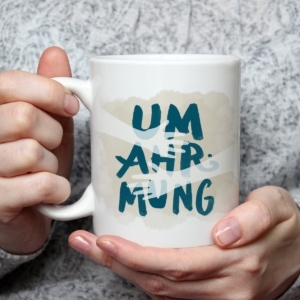 umahrmung_mockup_tasse_ambiente_entwurf-1